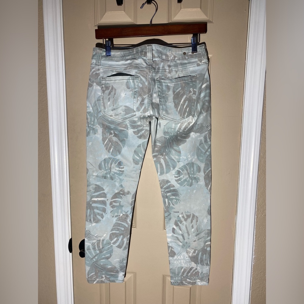 CAbi Paradise Palm capri cropped jeans size 2